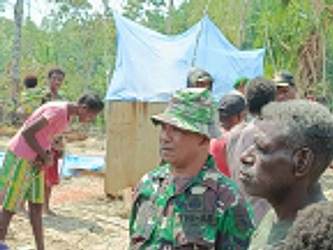 Babinsa Tor yang merangkap tugas di Distrik Kontuar, Sertu Siaman – Surya Papua/Frans Kobun