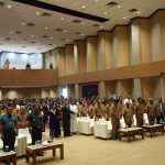 Bupati Merauke, Romanus Mbaraka sedang melantik ratusan pejabat Eselon III dan IV – Surya Papua/ Frans Kobun
