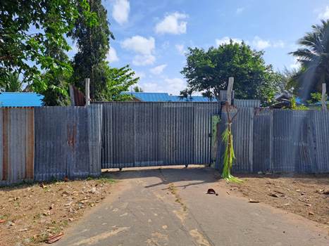 Asrama yang menjadi tempat hunian siswa-siswi SMPN Urumb juga dipalang – Surya Papua/IST