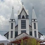 Bangunan Gereja Katolik St. Isidorus Kalilam yang sudah diberkati dan dirresmikan Uskup Agung Merauke, Mgr. Petrus Canisius Mandagi, MSC – Surya Papua/Frans Kobun