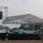 Panggung yang telah dibangun dan disiapkan di Lapangan Maskura Kimaam – Surya Papua/Frans Kobun