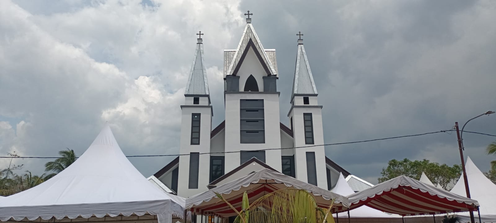 Bangunan Gereja Katolik St. Isidorus Batu Merah, Kampung Kalilam, Distrik Kimaam, Kabupaten Merauke – Surya Papua/Frans Kobun