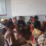 Salah seorang perwakilan masyarakat dari Distrik Okaba sedang menyampaikan aspirasinya saat berdialog bersama Bupati Merauke, Romanus Mbaraka – Surya Papua/Frans Kobun