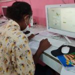 Siswa-siswi di SMPN Buti sedang serius mengikuti pembelajaran digital jelajah – Surya Papua/IST