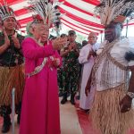 Uskup Agung Merauke, Mgr. Petrus Canisius Mandagi, MSC saat bersama Bupati Merauke dan Danrem 174/ATW- Surya Papua/Frans Kobun