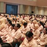 Pengurus Dharma Wanita Kabupaten Merauke sedang mengikuti HUT ke-24 di auditorium kantor bupati – Surya Papua/Frans Kobun