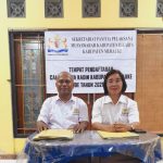 Panitia yang sedang bekerja untuk menerima pendaftaran calon Ketua KADIN Kabupaten Merauke – Surya Papua/IST