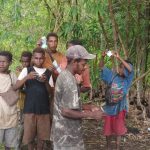 Bupati Merauke, Romanus Mbaraka foto bersama anak-anak di Kampung Tomer, Distrik Naukenueray – Surya Papua/Frans Kobun