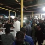 Ratusan umat Katolik sedang mendengar penjelasan langsung dari Pastor Christofel F. Andreas, MSC – Surya Papua/IST