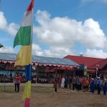 Bupati Merauke, Romanus Mbaraka saat bertindak sebagai inspektur upacara pada HUT PU tadi pagi – Surya Papua/Frans Kobun
