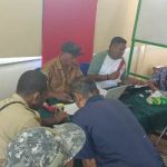 Pelayanan e-KTP serta identitas kependudukan lain terhadap jemaat di GPI Kristus Mopah Lama oleh Dinas Kependudukan dan Catatan Sipil Kabupaten Merauke – Surya Papua/Frans Kobun