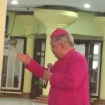 Uskup Agung Merauke, Mgr. Petrus canisius Mandagi, MSC berikan sambutan – Surya Papua/Frans Kobun