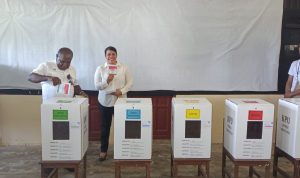 Bupati Merauke, Romanus Mbaraka didampingi isterinya usai mencoblos – Surya Papua/Frans Kobun
