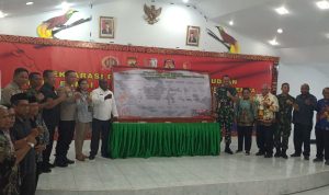 Foto bersama saat pelaksanaan deklarasi damai menuju pemilu yang berlangsung di Kodim 1707 Merauke – Surya Papua/Frans Kobun
