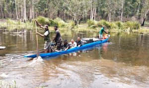 Transportasi air untuk mengawal logistic pemilu ke kampung-kampung – Surya Papua/IST