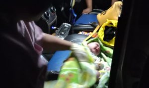 Bayi yangdilahirkan dalam mobil setelah hendak dibawa ke Rumah Sakit Umum Daerah (RSUD) Merauke – Surya Papua/IST