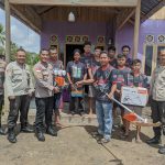 Bantuan mesin babat rumput yang diberikan Polsek Sota kepada salah satu kelompok masyarakat setempat – Surya Papua/IST