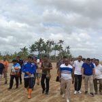 Bupati Merauke, Romanus Mbaraka saat berjalan menuju ke Payum, Lampu Satu – Surya Papua/Frans Kobun