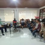 Bupati Merauke, Romanus Mbaraka sedang melakukan pertemuan bersama para lurah di kediamannya tadi siang – Surya Papua/Frans Kobun