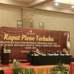 Proses rekapiulasi dan penghitungan surat suara oleh KPU Kabupaten Merauke – Surya Papua/Frans Kobun