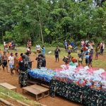 Bantuan sembako serta pakaian yang telah disiapkan untuk dibagikan kepada masyarakat di Kampung Kombut, Kabupaten Boven Digoel – Surya Papua/IST