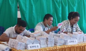 Surat suara yang digunakan masyarakat untuk mencoblos pada Pemilu 14 April 2014 lalu – Surya Papua/Frans Kobun