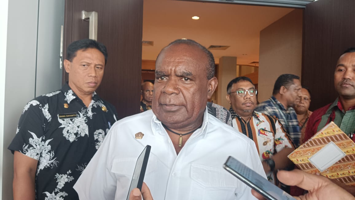 Ketua Asprov PSSI Papua Selatan, Romanus Mbaraka – Surya Papua/Frans Kobun