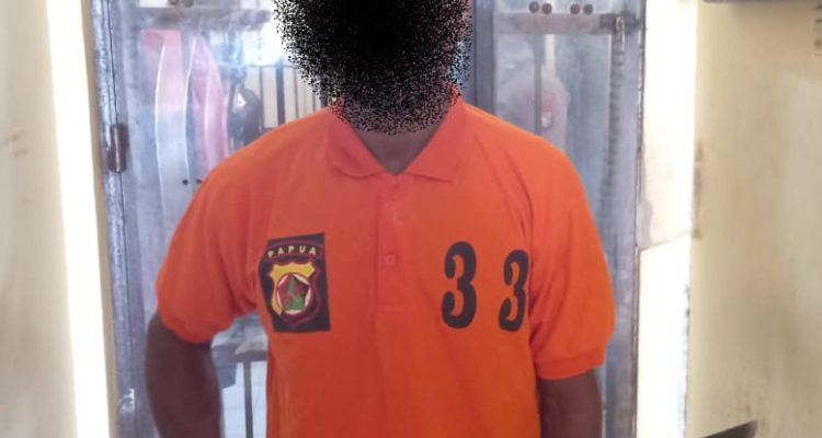 Pelaku yang diamankan aparat kepolisian dan digelandang ke Polres Merauke sekaligus dijebloskan ke sel tahanan – Surya Papua/IST