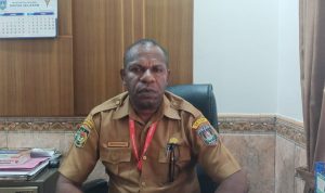 Ketua PGRI Kabupaten Merauke, Fidelis Nggol – Surya Papua/Frans Kobun