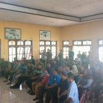 Bupati Merauke, Romanus Mbaraka sedang memberikan arahan kepada ratusan warga – Surya Papua/Frans Kobun