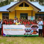 Foto bersama siswa-siswi erta para guru di SMPN 1 TErek Subur, Kabupaten Boven Digoel, Provinsi Papua Selatan – Surya Papua/IST