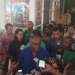 Bupati Merauke, Romanus Mbaraka didampingi belasan kepala kampung berikan keterangan pers kepada sejumlah wartawan – Surya Papua/Frans Kobun