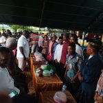 Bupati Merauke, Romanus Mbaraka sedang berdialog dengan masyarakat di Kampung Rawasari saat buka puasa bersama bulan Maret lalu – Surya Papua/Frans Kobun