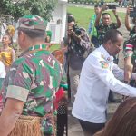 Bupati Merauke, Romanus Mbaraka dan Penjabat Gubernur Papua Selatan, Apolo Safanpo bersama Forkopimda saat menyambut kedatangan KASAD, Jenderal TNI Maruli Simanjuntak di Bandara Mopah- Surya Papua/Frans Kobun