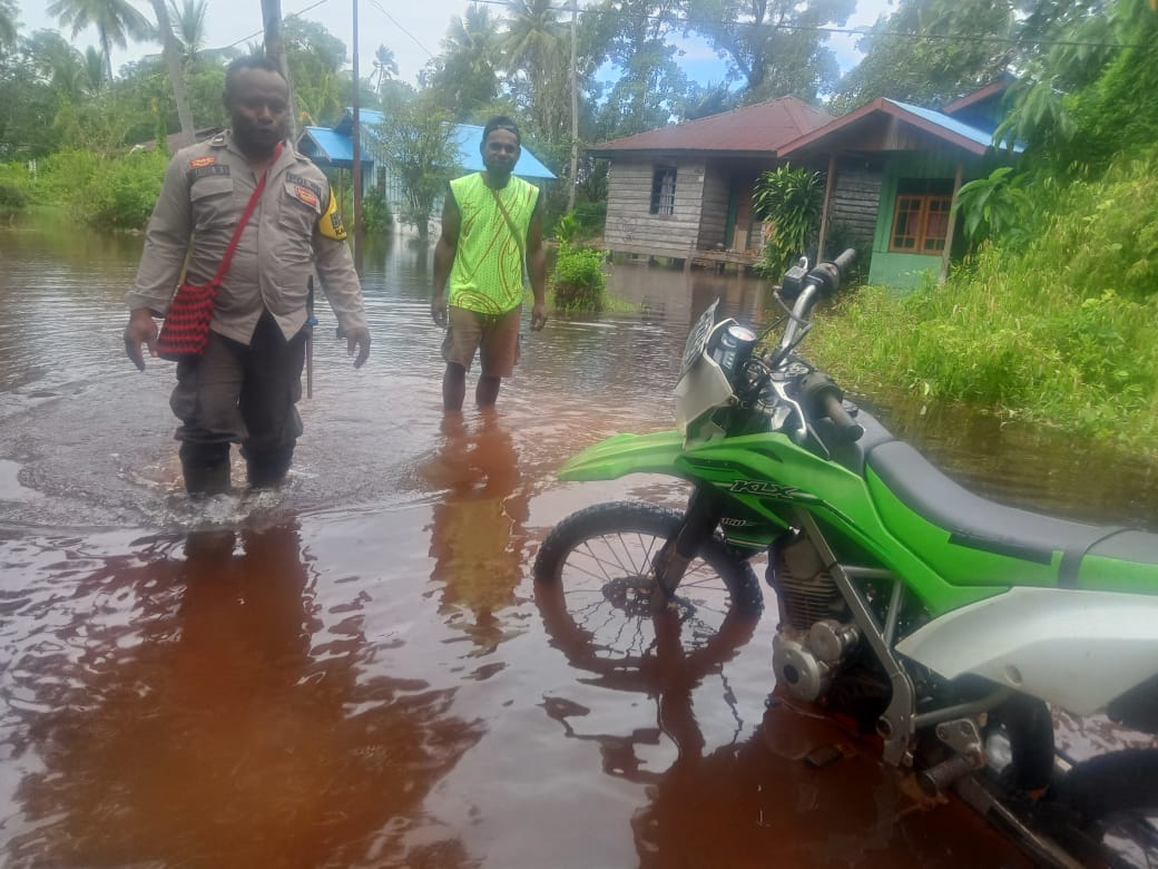 Banjir yang menggenangi perumahan masyarakat di Kampung Poo, Distrik Jagebob, Kabupaten Merauke – Surya Papua/IST