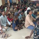 Ratusan masyarakat Pulau Kimaam yang datang di Kantor Dewan Perwakilan Rakyat Daerah (DPRD) Kabupaten Merauke – Surya Papua/Frans Kobun