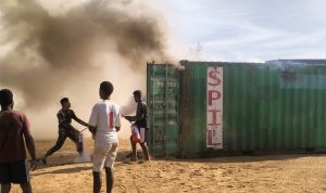 Kepulan asap api akibat container yang terbakar di Pelabuhan Merauke – Surya Papua/IST