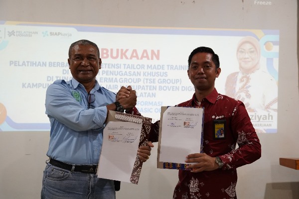 Penandatanganan MoU sebagai tanda dibukanya pelatihan, kerjasama dengan TSE Group – Surya Papua/IST