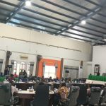 Perwakilan masyarakat Kimahima dan Maklew berdialog bersama DPRD Merauke serta anggota MRP Papua Selatan – Surya Papua/Frans Kobun