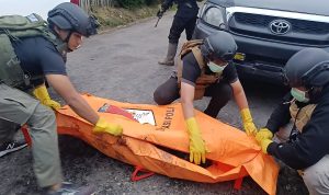 Korban yang tewas ditembak KKB di Kabupaten Paniai, juga mobilnya ikut dibakar – Surya Papua/IST