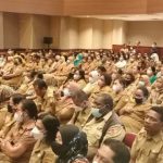 Ratusan ASN di lingkungan Pemkab Merauke sedang ikut pertemuan beberapa waktu lalu – Surya Papua/Frans Kobun