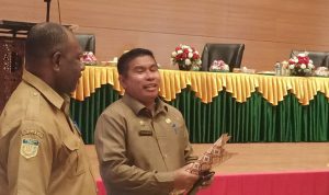 Kepala Badan Keuangan dan Aset Daerah Kabupaten Merauke, Elias Mite – Surya Papua/Frans Kobun