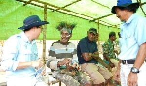 Kebersamaan Managemen TSE Group bersama masyarakat di Kampung Guiss, Distrik Ulilin, Kabupaten Merauke – Surya Papua/IST