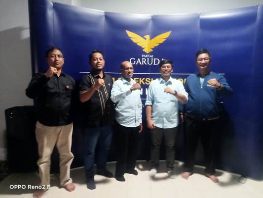 Foto bersama di DPP Partai Garuda saat penerimaan B1KWK – Surya Papua/IST