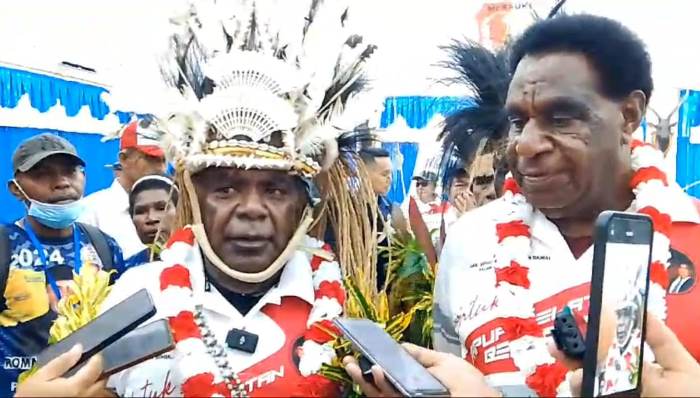 Bacagub-Bacawagub papua Selatan, Romanus Mbaraka-Albert Muyak – Surya Papua/Frans Kobun