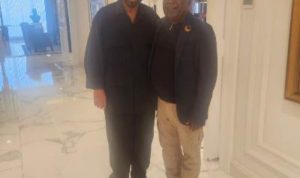Romanus Mbaraka foto bersama dengan Ketua Umum Partai NasDem, Surya Paloh- Surya Papua/Frans Kobun