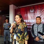 Ketua KPU Provinsi Papua Selatan, Theresia Mahuze berikan keterangan pers – Surya Papua/Frans Kobun