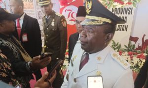 Bupati Merauke, Romanus Mbaraka sedang berikan keterangan pers- Surya Papua/Frans Kobun