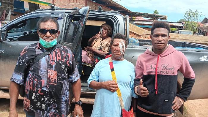 Sejumlah mama Papua usai menjalani operasi katarak oleh tenaga medis dari RS Bunda Pengharapan – Surya Papua/IST