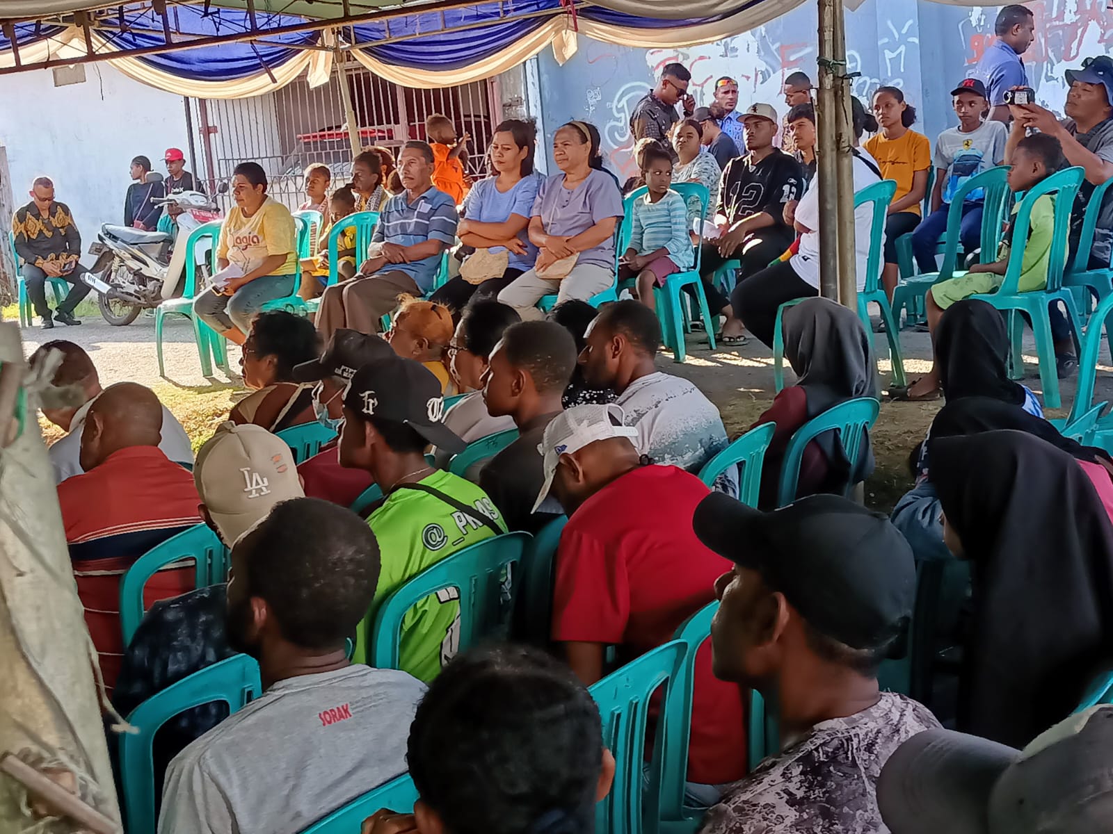 Suasana pertemuan sekaligus dialog bersama Calon Gubernur-Wakil Gubernur Papua Selatan, romanus Mbaraka-Albert Muyak – Surya Papua/Frans Kobun